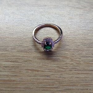 Size 7 Ring with green diamond